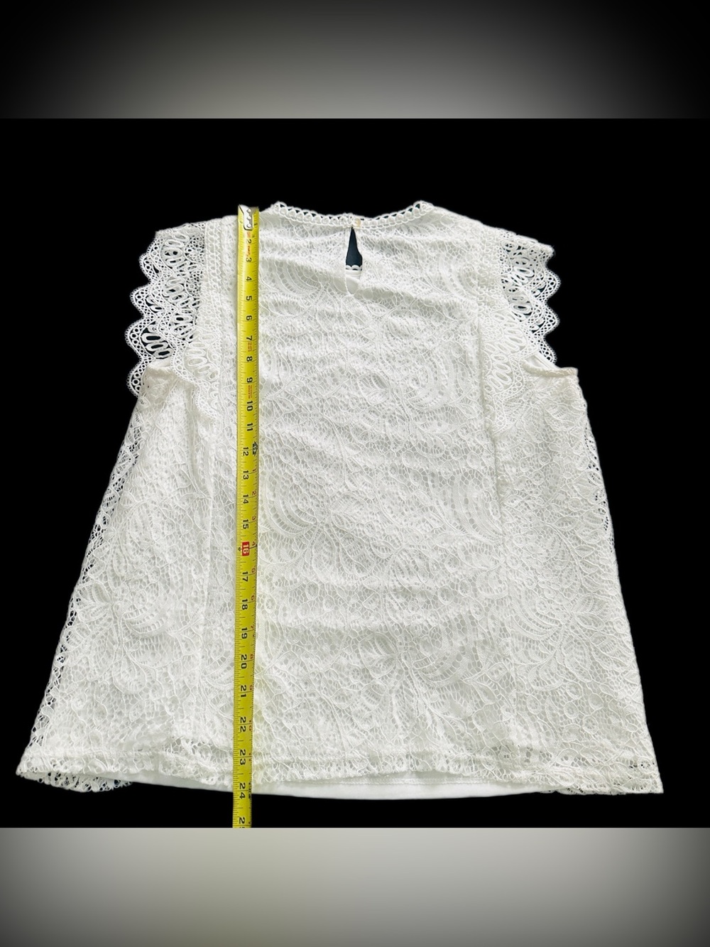 Cable & Gauge White lace blouse with floral embroidery and scalloped edges - Picture 6 of 11